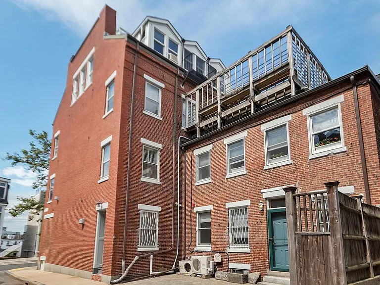 249 Bunker Hill St #B — Photo 16