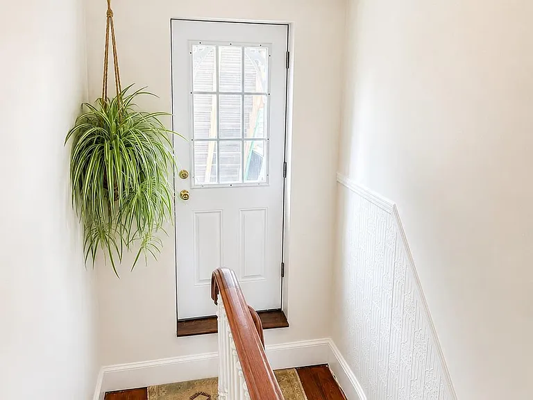 2332 Catharine St — Photo 40