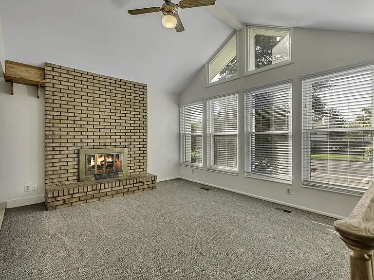 2066 W Quailstone Dr — Photo 9