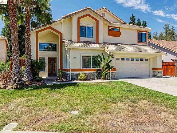 3rd image of 4042 Moraine Ct