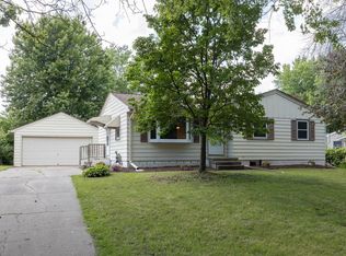 648 Esther Ln, Woodbury, MN 55125