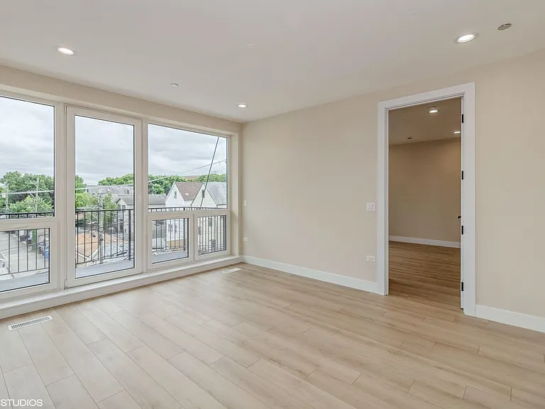 3043 W Irving Park Rd #305 — Photo 2