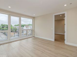 3043 W Irving Park Rd #505, Chicago, IL 60618