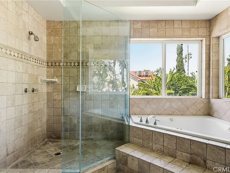 406 N Fairview St — Photo 45