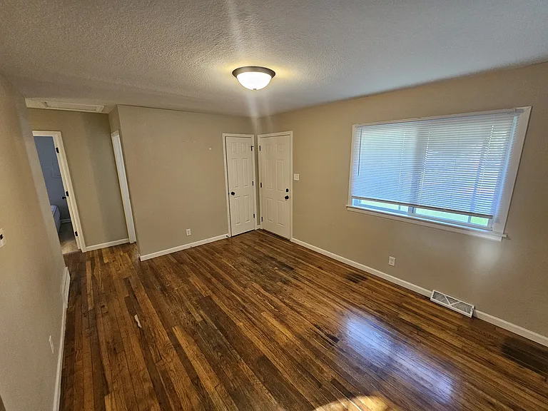 1228 E 37th Ct — Photo 9