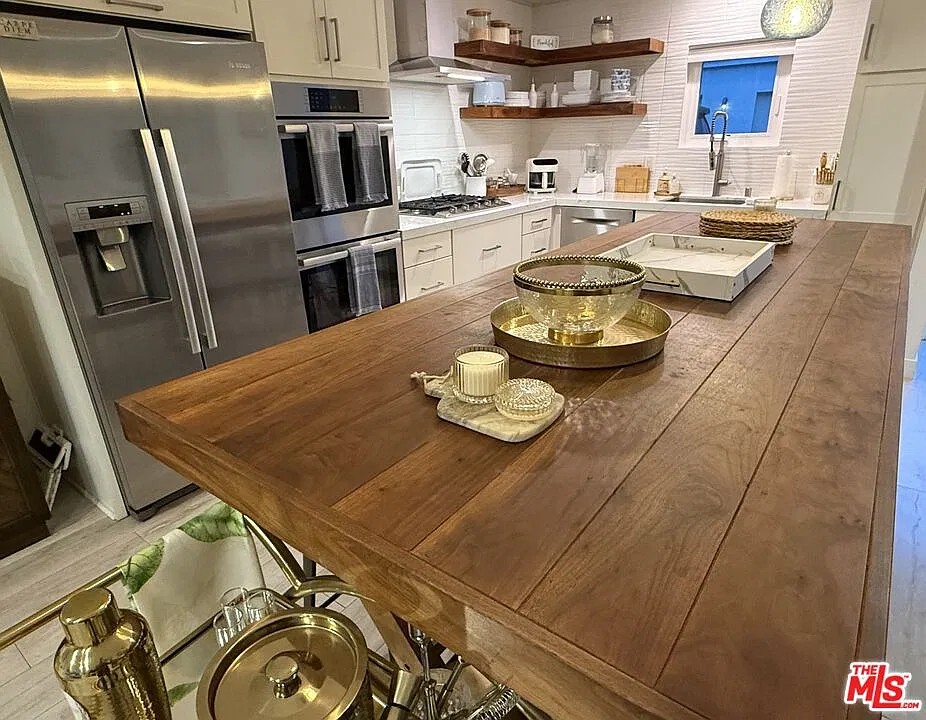 2 bed, 1.5 bath, 1007 sqft, $6,450 — Photo 2