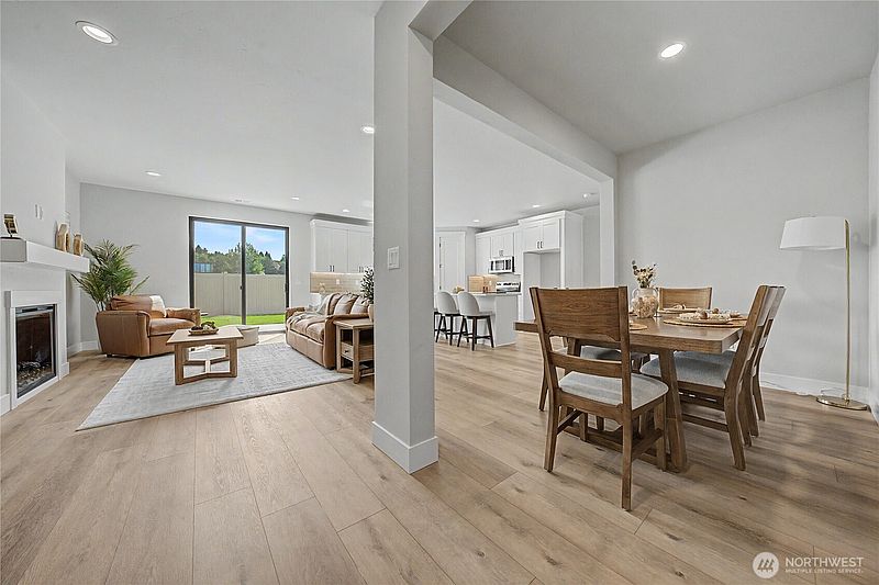 5th image of 567 S Perry Avenue