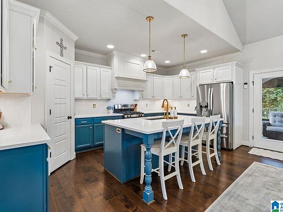 5th image of 369 Strathaven Dr
