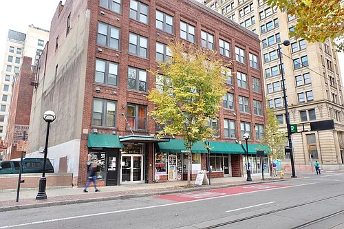 906 Main St Photo 1