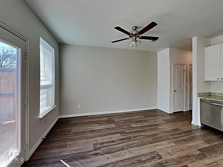 3265 Karen St — Photo 6