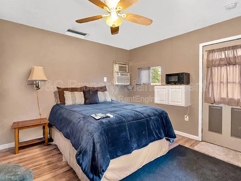 2119 E Griffith Way — Photo 14