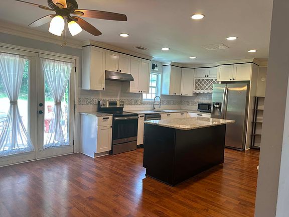 2nd image of 3270 Stratton Ln