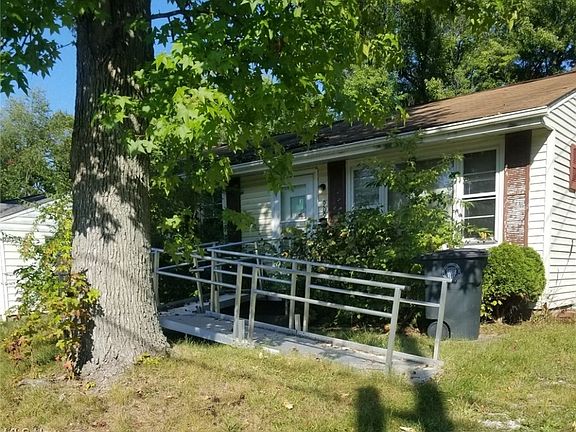3rd image of 909 Manitou Ave