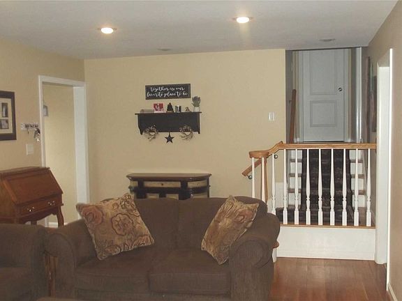 3rd image of 2027 Guildford Park Dr