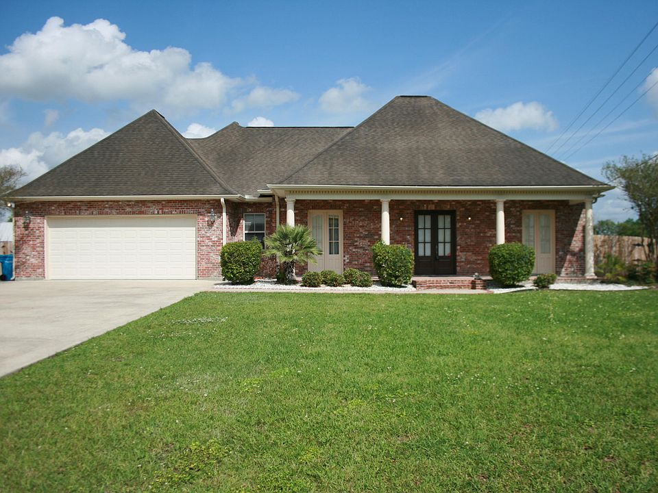 1st image of 1004 Oak Lake Dr