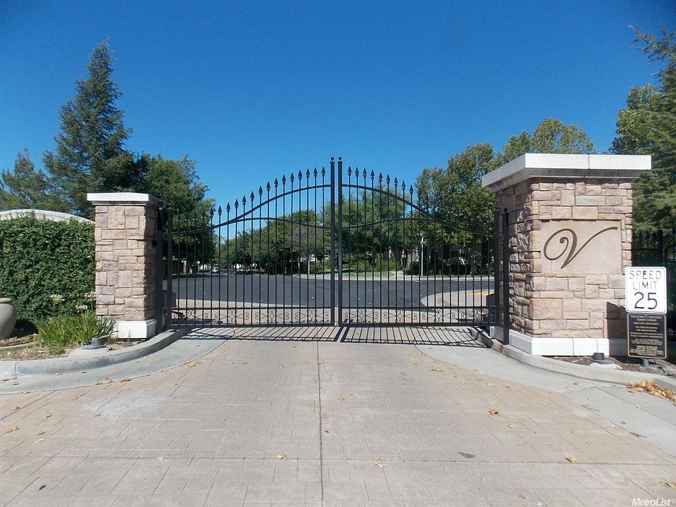 1st image of 13 Villa Gardens Ct #13