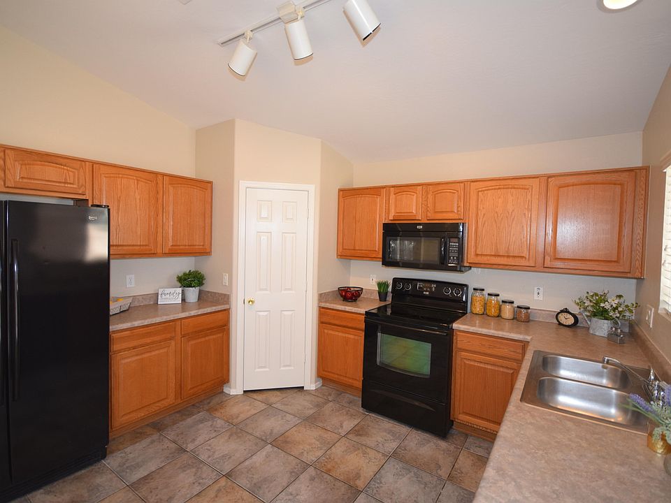1st image of 1023 E Desert Holly Dr