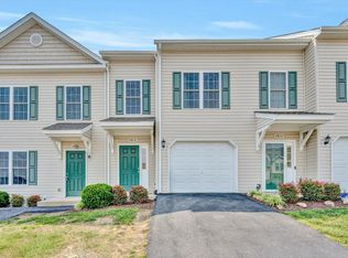 6810 Village Green Dr, Roanoke, VA 24019