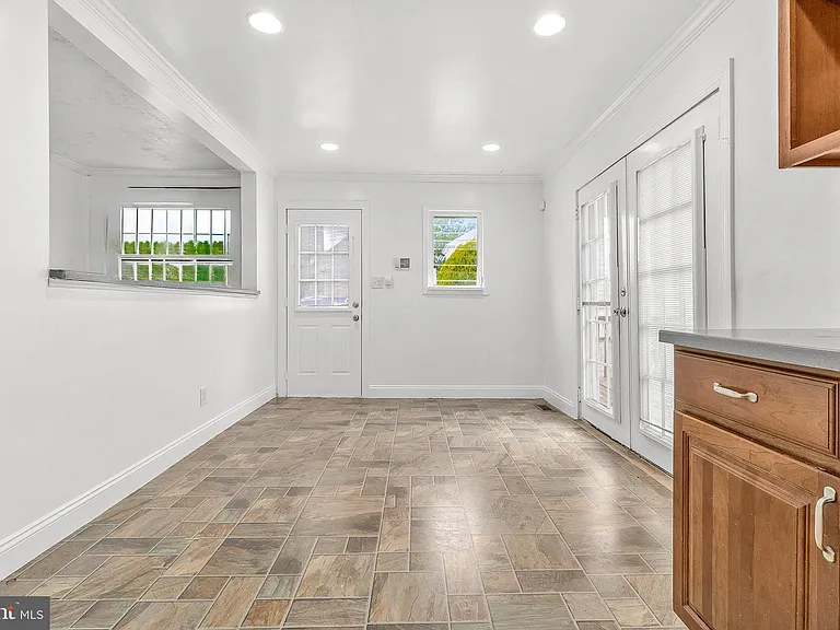 224 E Washington St — Photo 11