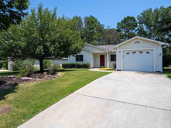 3rd image of 107 Woodtrace Cir