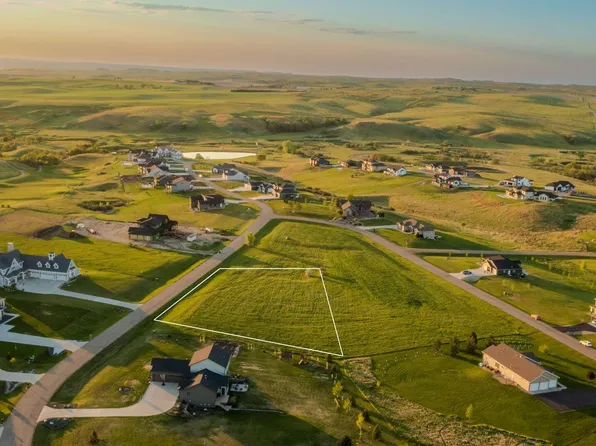 8019 Nicklaus Dr, Bismarck, ND 58503