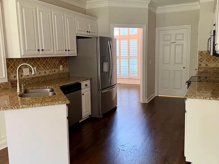 2256 Westwood Dr — Photo 8