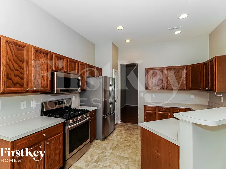731 Georgie St — Photo 8