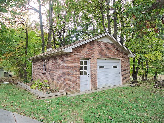 3rd image of 1804 Auburn Dr