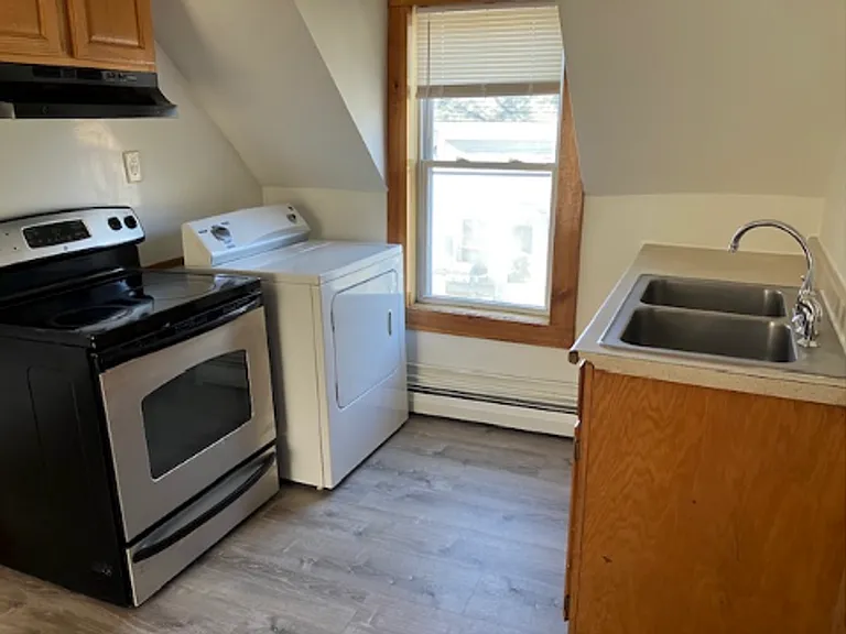 141 Spruce St #2 — Photo 3