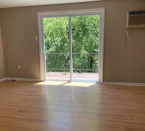 3rd image of 740 S 10th St