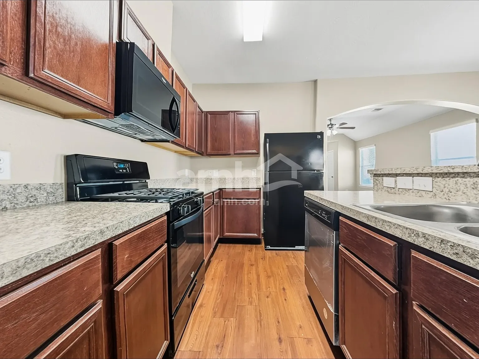 3 bed, 2.0 bath, 1192 sqft, $1,870 — Photo 3