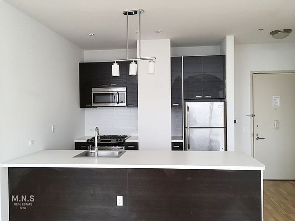 4th image of 2310 41st Ave APT 8F