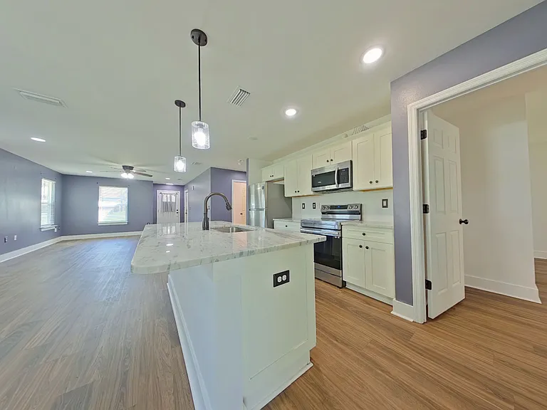11-web-or-mls-6 Kitchen-3_03202026