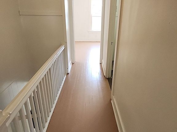 3rd image of 511 E Vine St
