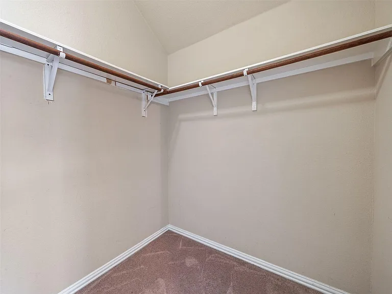 1905 Meandering Meadows Dr — Photo 16