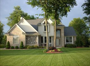 10380 Northridge Ct, White Lake, MI