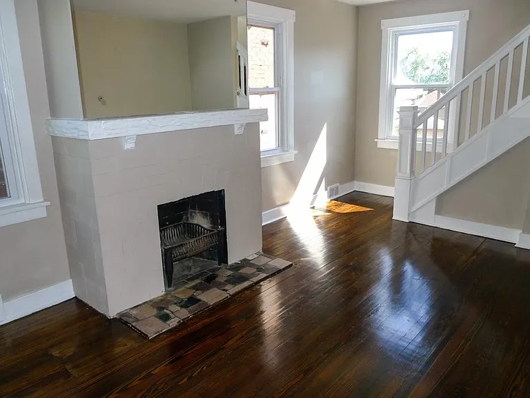 2833 Midland St — Photo 3