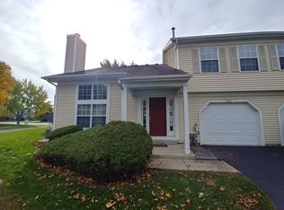 202 Teak Ln, Streamwood, IL