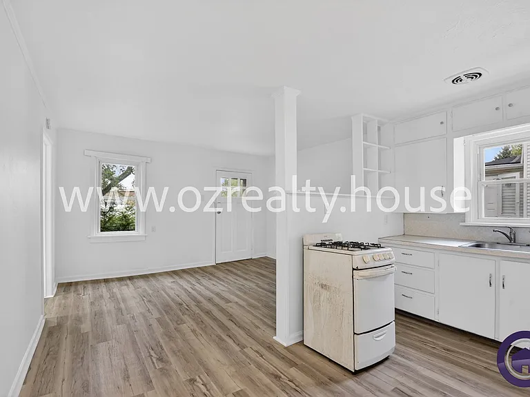 1464 Sunshine St #1 — Photo 8