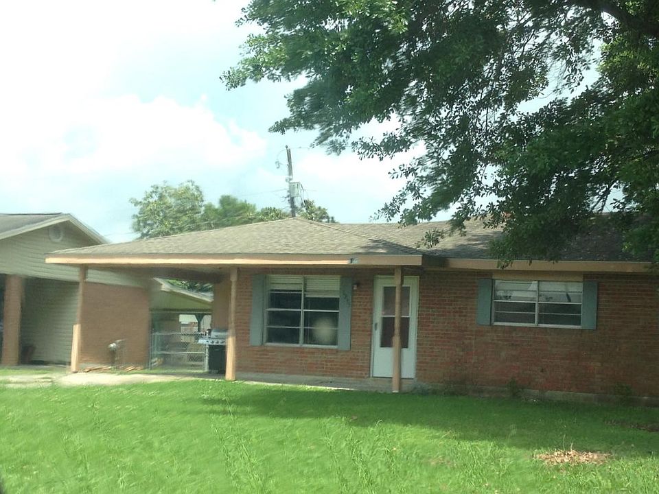 Neat, quiet place near banks, walmart