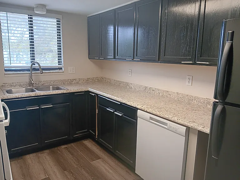 2541 S Myrtle Ave #C — Photo 30