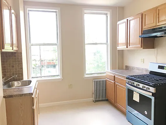 Rented by Bedford Realty USA Corp | media 1