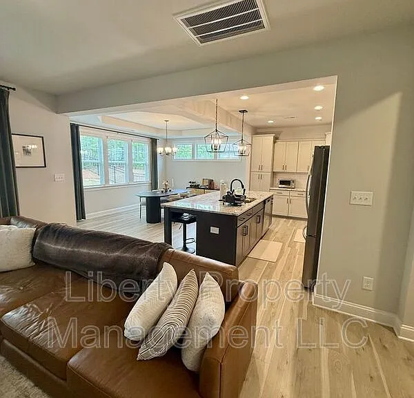 144 Kensington Dr — Photo 7