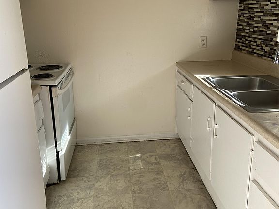 2nd image of 900 W Gordon St APT 2