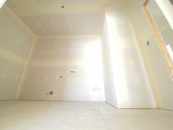 2nd image of 826 Oriole Dr #B
