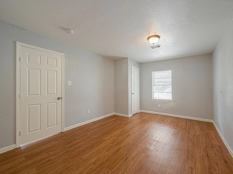 5619 Willow Glen Dr — Photo 5