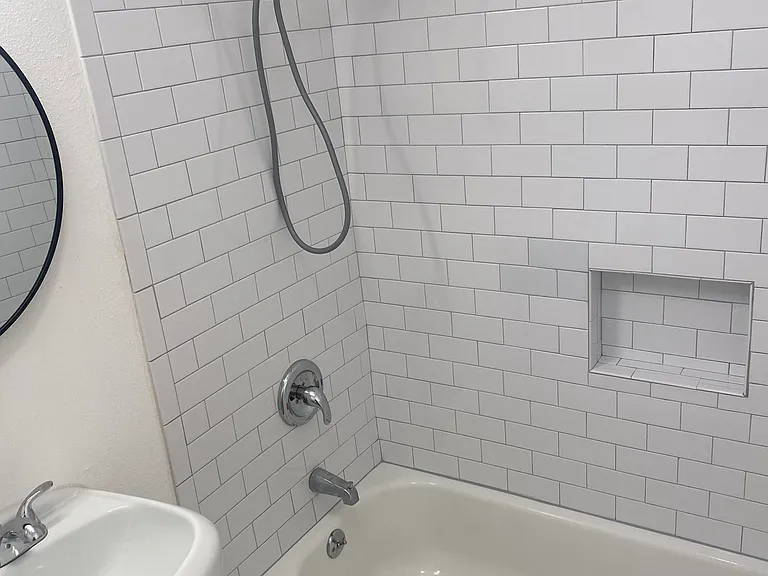 484 Penrose Dr #C — Photo 2