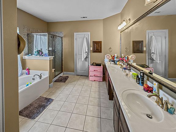 4th image of 2105 Central Park Dr