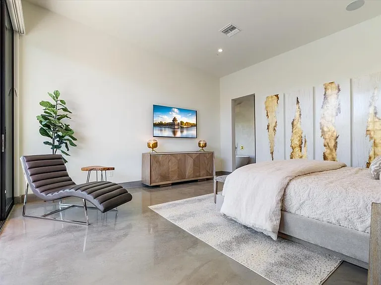 524 E Miraleste Ct — Photo 41