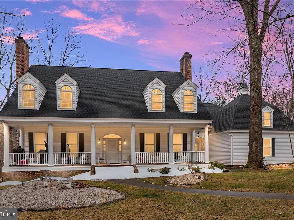 1st image of 101 Dogwood Dr